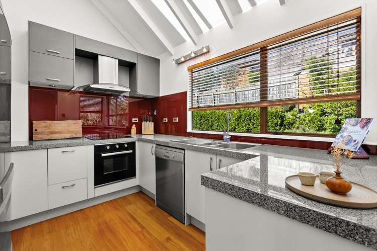 2/3 Lighthouse Road Bluff Hill_8