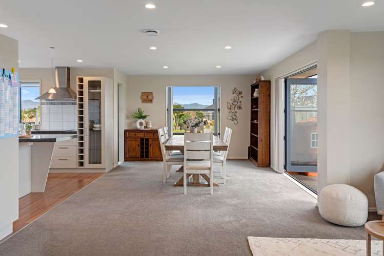 2 Flaxon Place Burwood_4