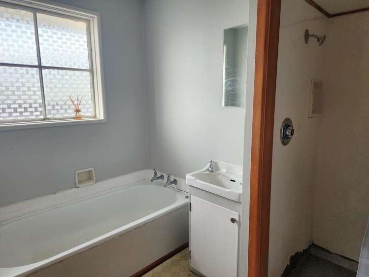 100 Domett Esplanade Cobden_11