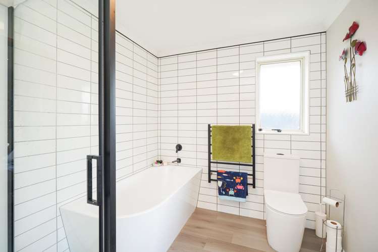 381 Bay Road West Plains_12