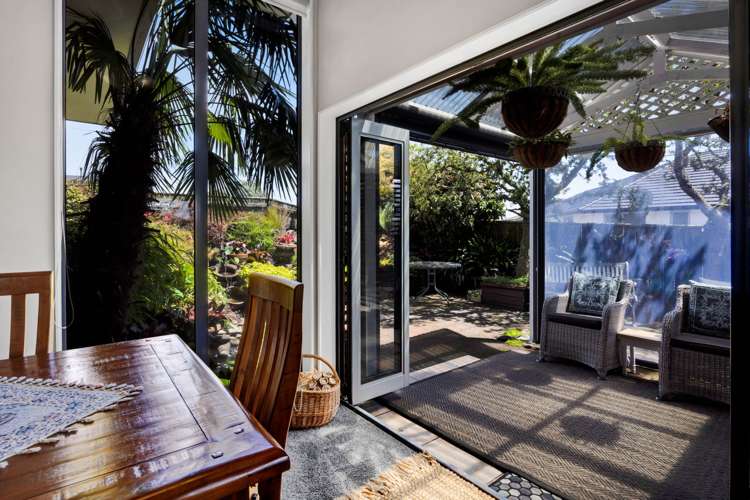 9 Elizabeth Grove Stratford_5