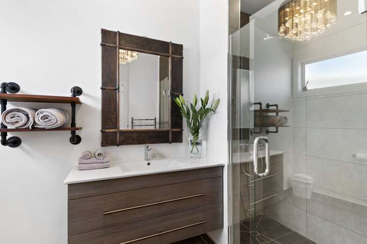 115 Wynyard Crescent Fernhill/Sunshine Bay_15