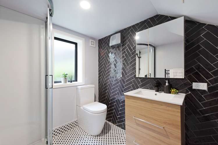 79 Thurleigh Grove Karori_21