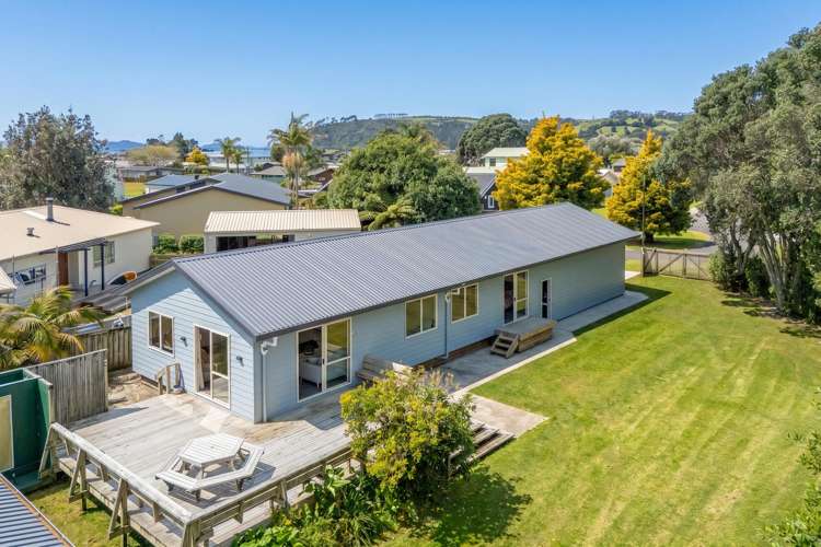 11 Martin Place Cooks Beach_19