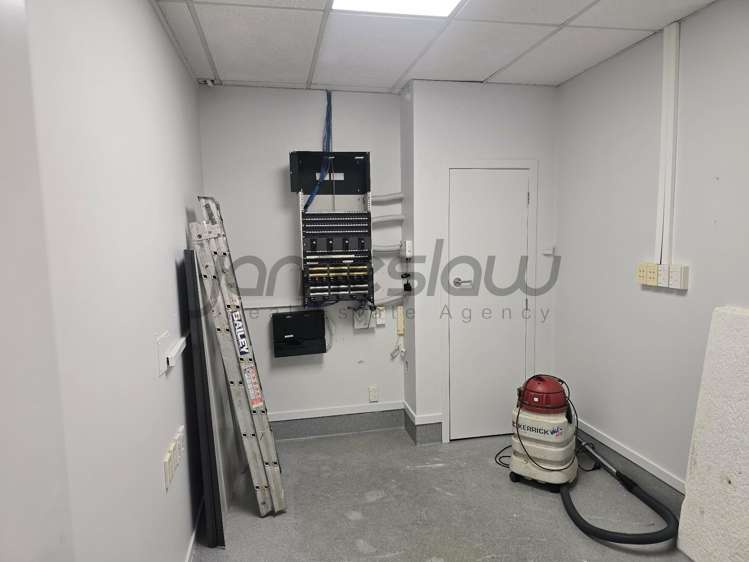 1A/129 Onewa Road Northcote_6