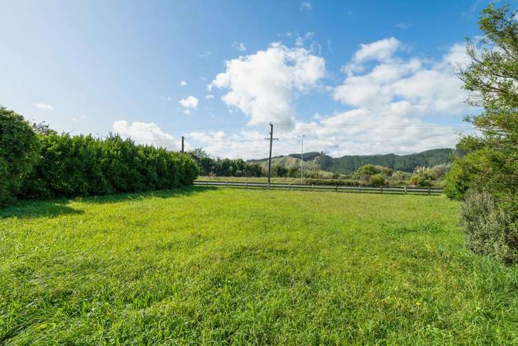 2 and 4 Waikawa Beach Road Manakau_9