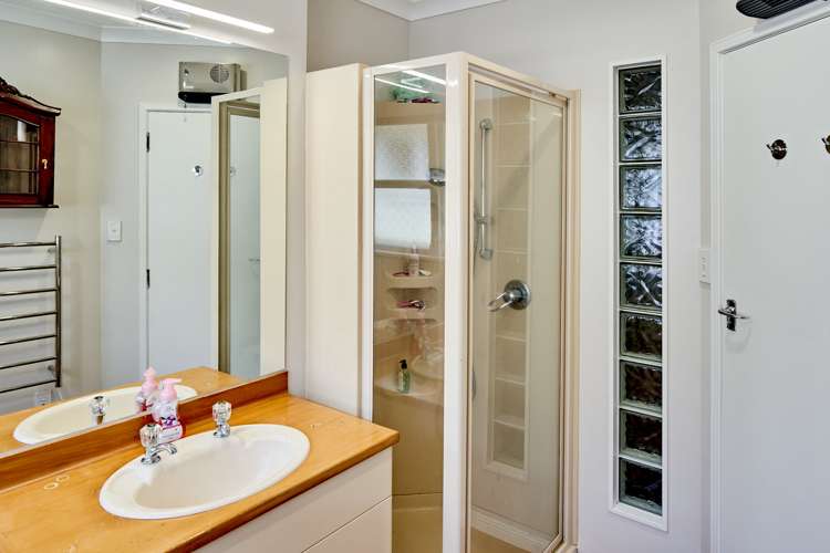 74 Wai-Iti Crescent Woburn_11