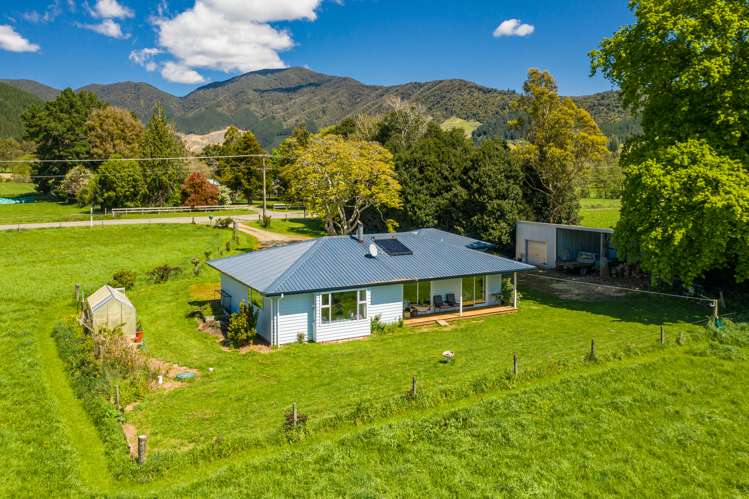 1231 Queen Charlotte Drive Anakiwa and Surrounds_13