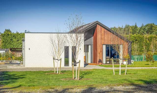 Contemporary Living, Enviable Location