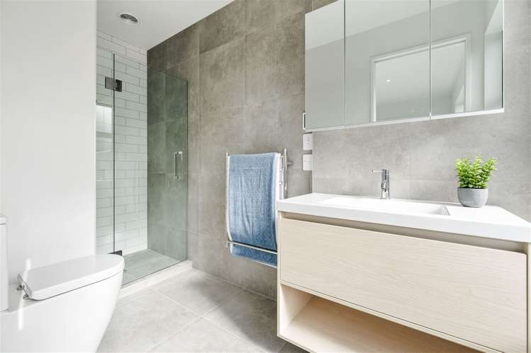 2/2 Manning Street Hamilton Central_11