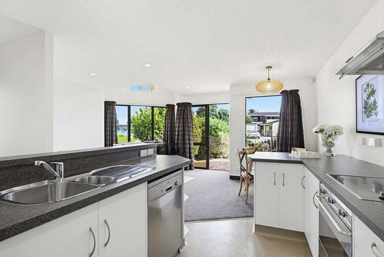 2/4 Richard Street 1360_7