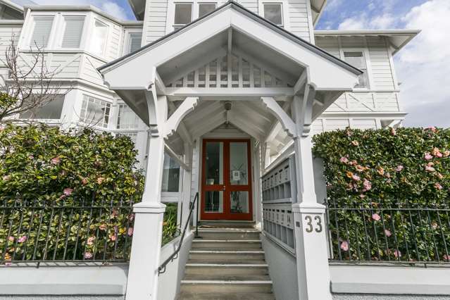 7/33 Hobson Street Thorndon_1