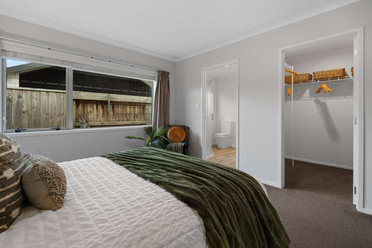 54 Awataha Crescent Pyes Pa_9