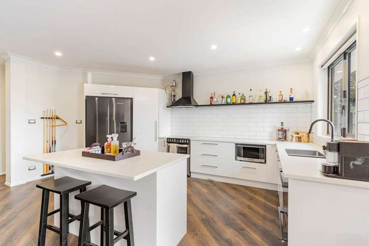 1 Coach Road Kingseat_19