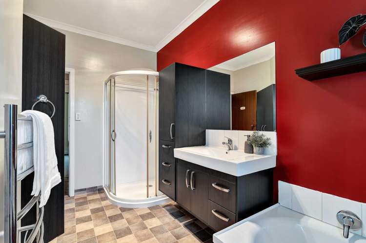 33 Baring Terrace Strandon_9