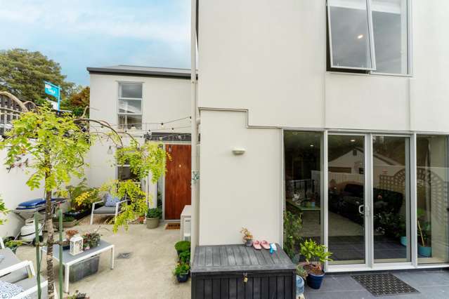 Contemporary Apartment - Outstanding Value!