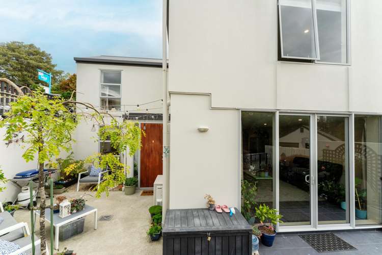 2/8 Braemar Place_0