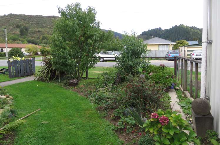 8 Ranft Street Reefton_11
