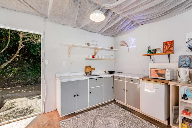 15 Boatshed, Camborne Walkway Paremata_12