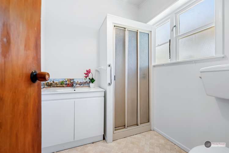 65 Hall Crescent Epuni_11