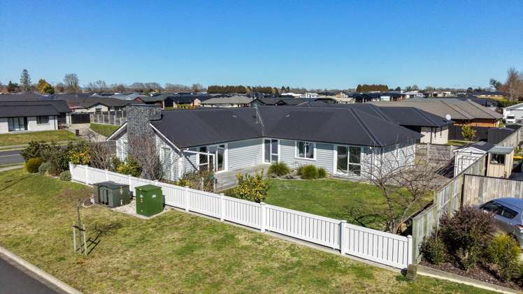 8 Peakedale Drive_1