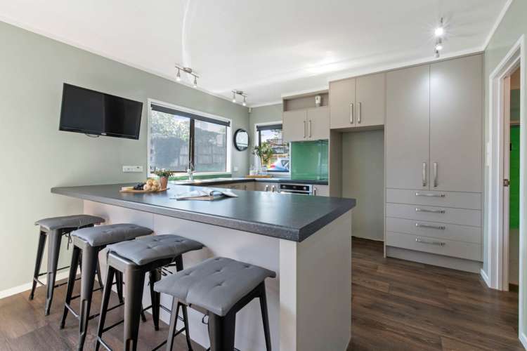 2/6 Acland Place Botany Downs_10
