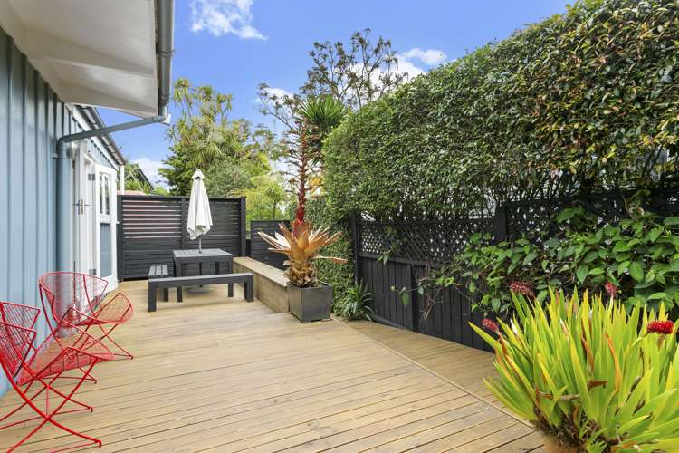 34 Queen Mary Avenue New Lynn_16