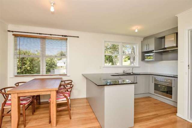 5 Griffiths Place Te Atatu South_3