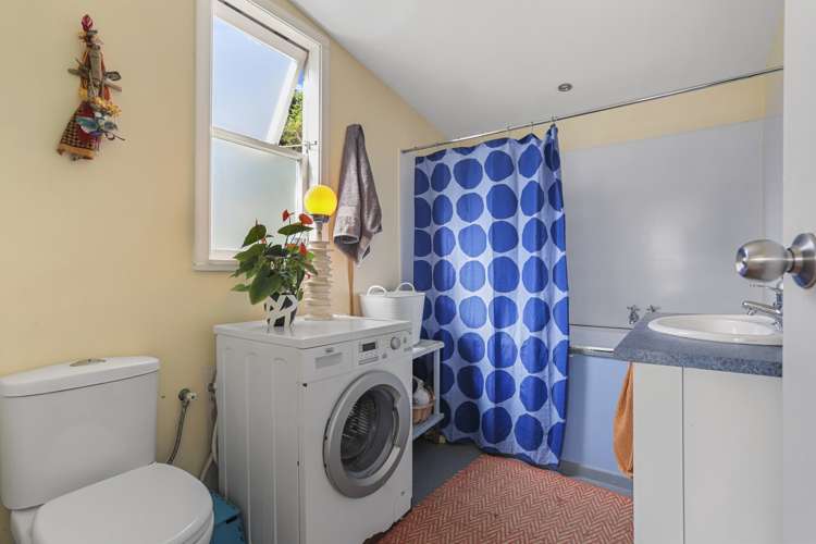 1200 Huia Road Huia_11