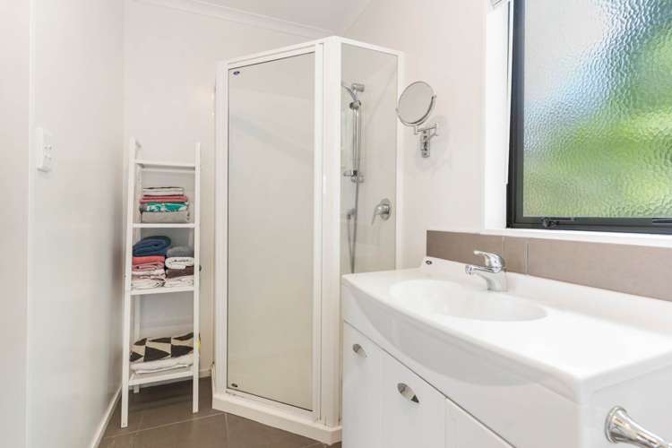 2/14 Peach Road Glenfield_13