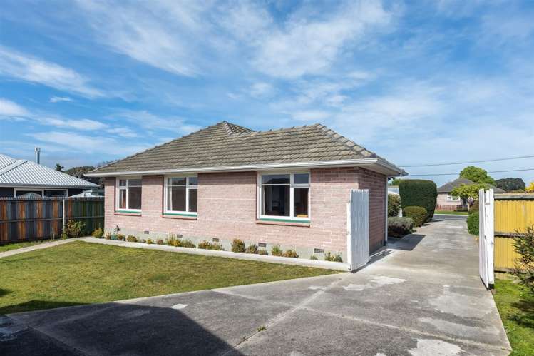 347 Breezes Road Aranui_12