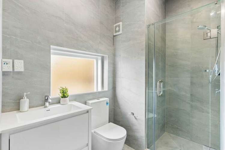 549 East Coast Road Browns Bay_17