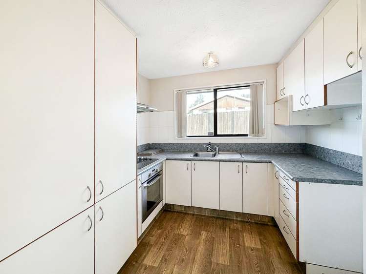 2/6 Pyatt Place Redwood_2