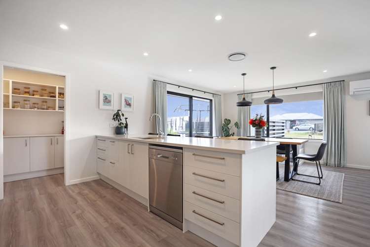 6 Redhaven Rise Netherby_6