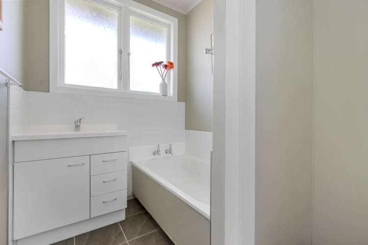 7 Skerrett Crescent Tamatea_11