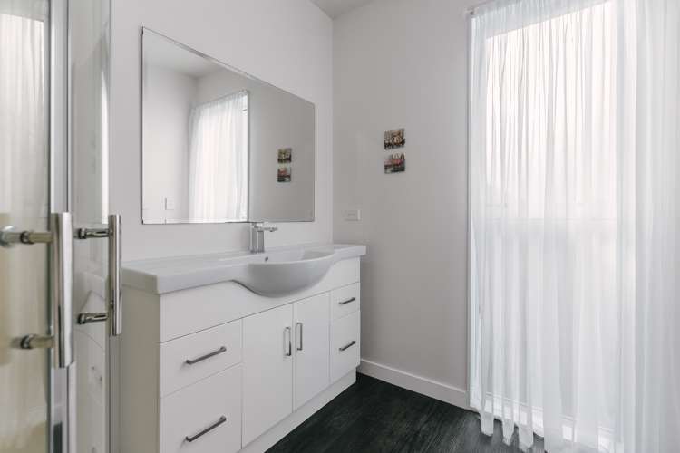 10 Monaco Grove Fitzherbert_21