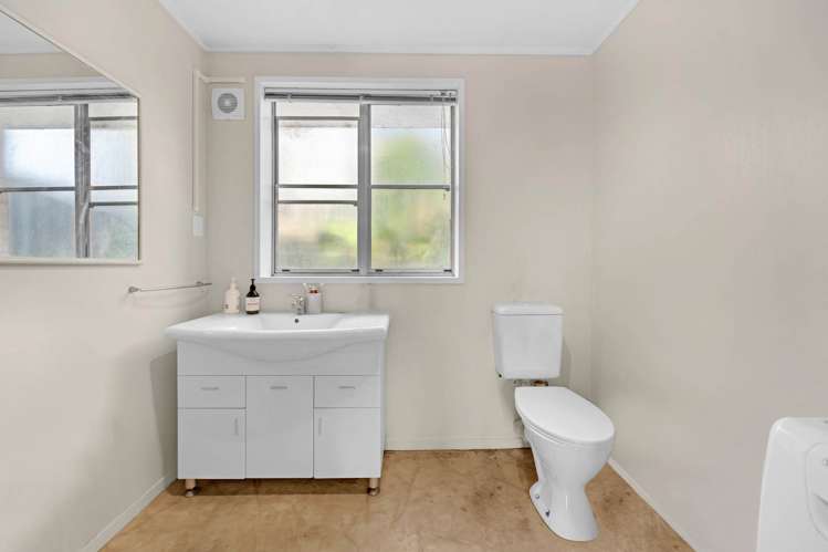 8 Goad Crescent Hillsborough_31