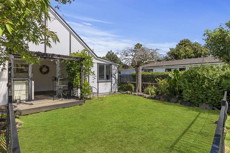 79b Beach Road Pahurehure_9