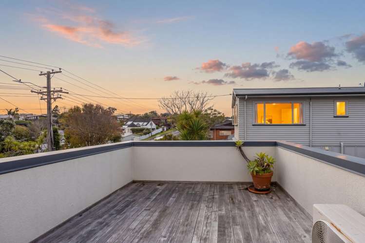 2/953 Beach Road Torbay_13