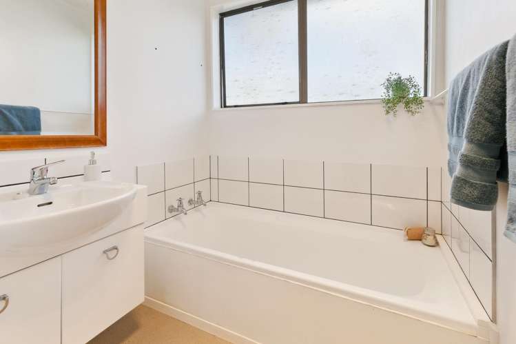 65 Percy Dyett Drive Karori_10