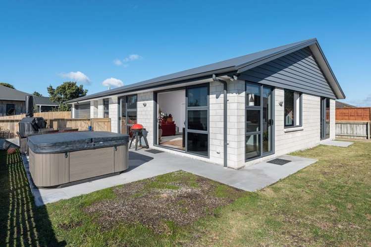 1320 Papamoa Beach Road Papamoa_1