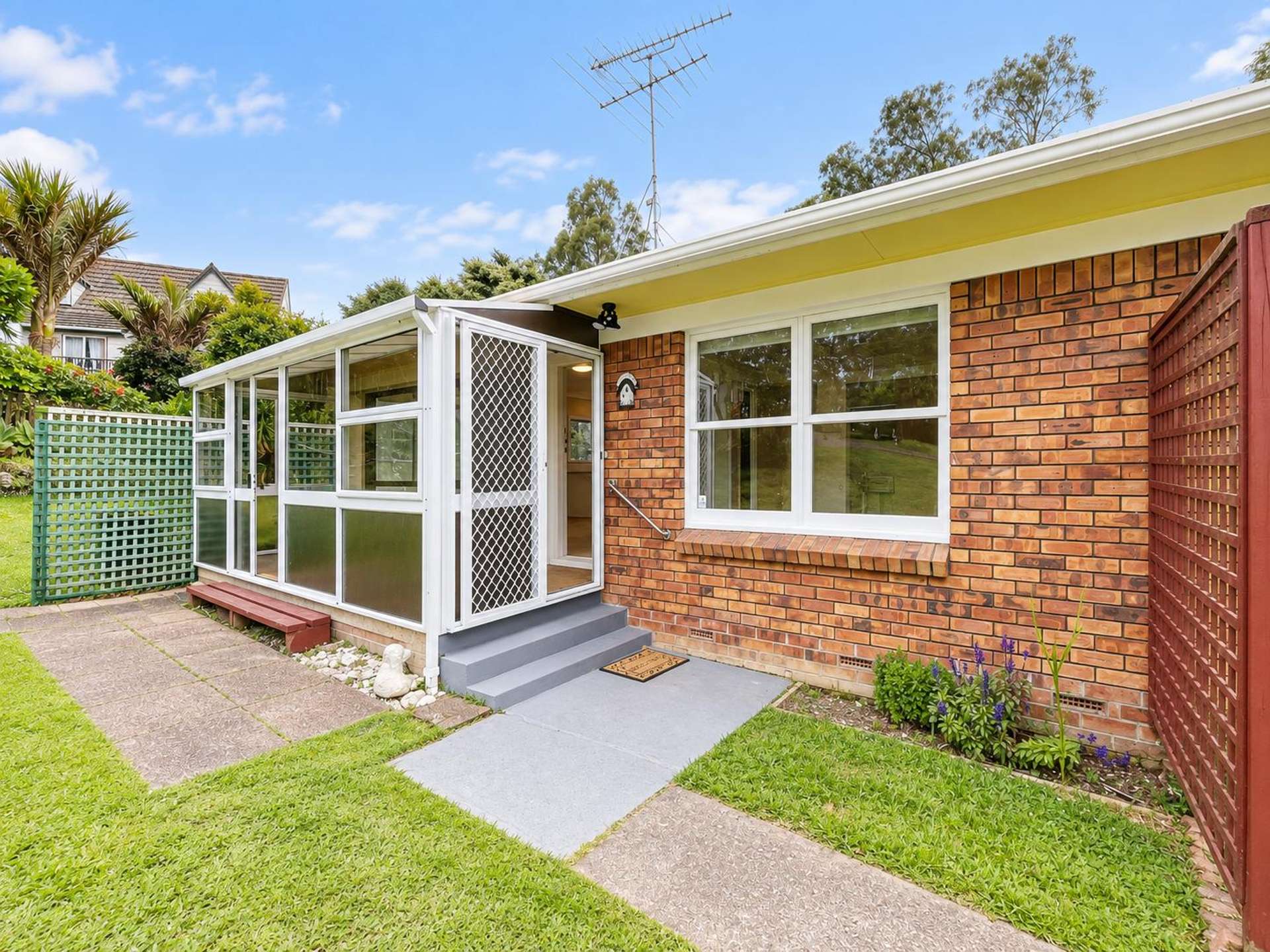 2/53 Ayton Drive Totara Vale_0