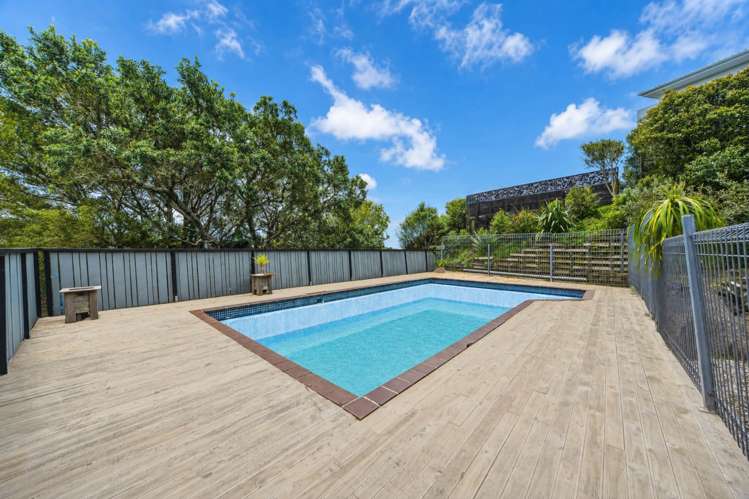 6 Chilton Place Mellons Bay_18