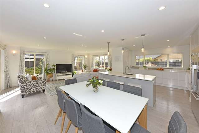 9 Strathmore Gardens Burwood_4