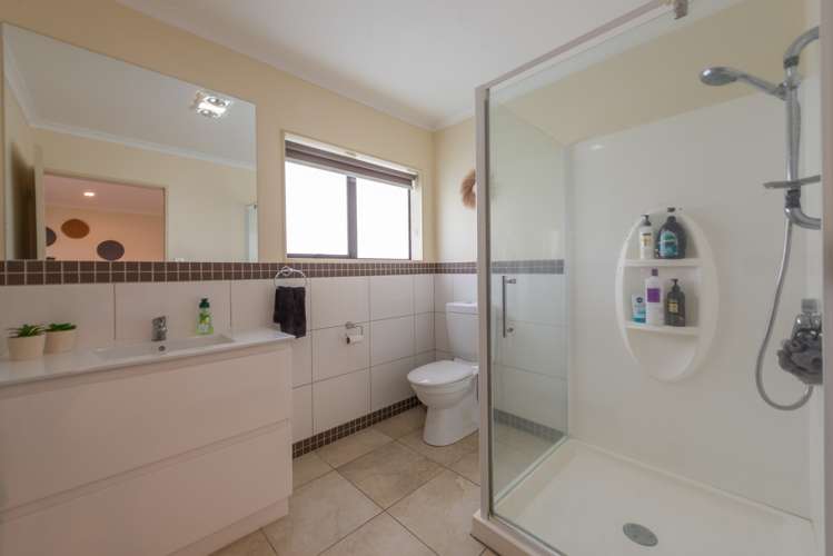 2 Raabia Close Parakai_16