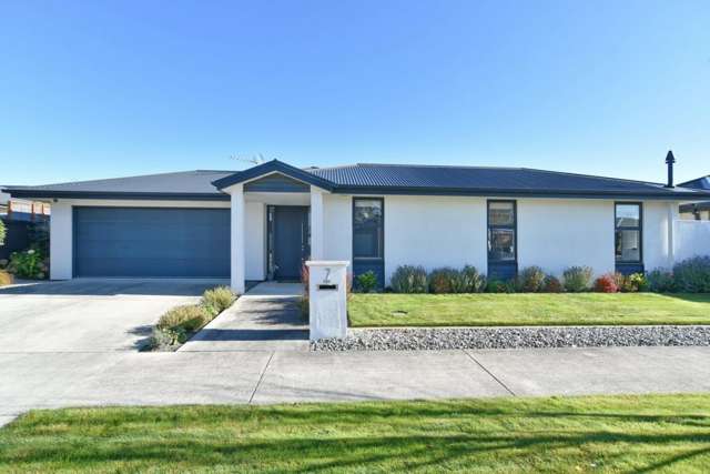 Impeccable Townhouse Awaits You