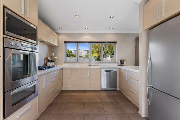 28 Andrew Place Otumoetai_6