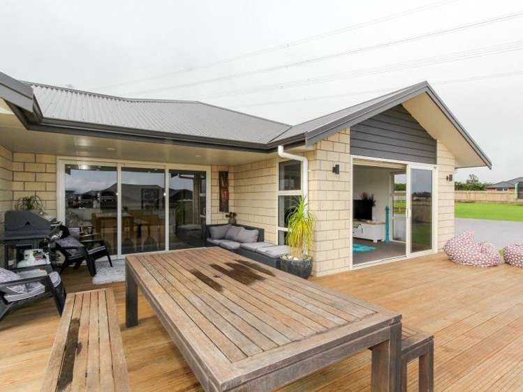 9 Honeyfield Drive Whalers Gate_11