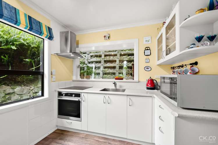 239a Whites Line East_1