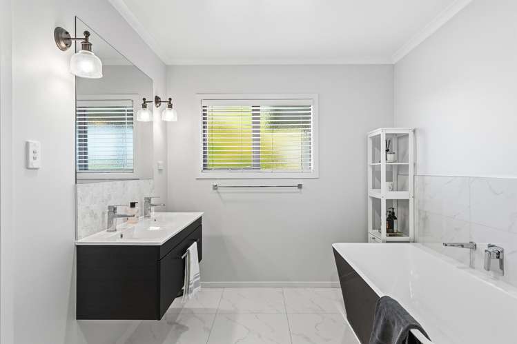 4 Old School Road Ngahinapouri_23